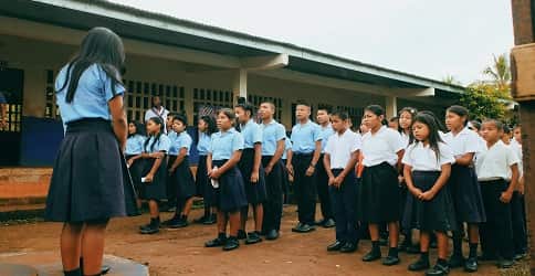 Начальная школа Уасо Ньиро в Кении