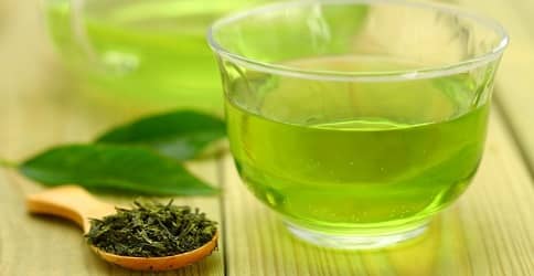 Листья зеленого чая улучшают ресницы